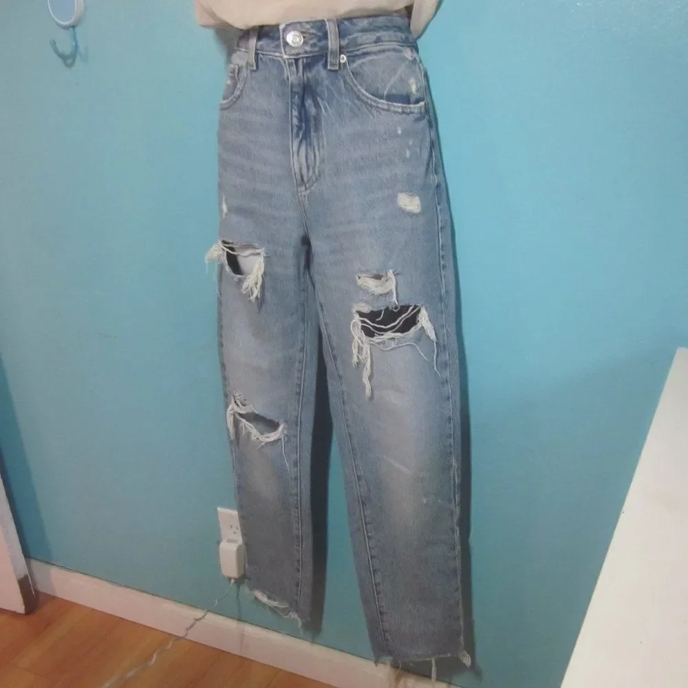 Garage Light Wash Distroyed Denim High Rise Mom Jeans  26 Juniors Size 3